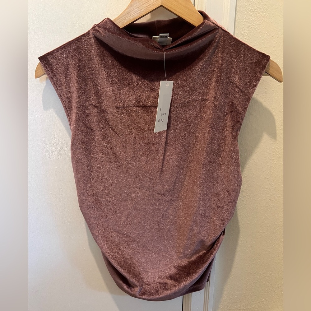 *SOLD* NWT! Elegant Velour Sleeveless Top
